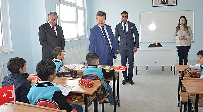 Vali Ünlü Yeni Açılan Özdemir Ortaokulunu Ziyaret Etti