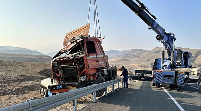 İran Plakalı TIR Tuzluca’da Kaza Yaptı, Şoför Öldü