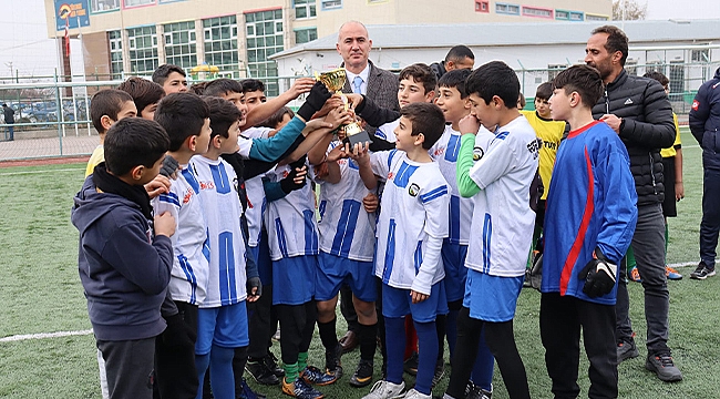 Taşburun Köyü Ortaokulu Futbolda Iğdır Şampiyonu Oldu