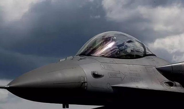Resmen açıkladılar! Ukrayna'da F-16 savaş uçağı düştü, pilot hayatını kaybetti