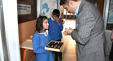 Aralık Kaymakamı Muhammet Fatih Aydın, Aşağı Topraklı Köyü ve İlkokulunu Ziyaret Etti