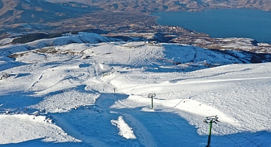 Elazığ'da kayak merkezine erken yağan kar yeni sezon için umutlandırdı
