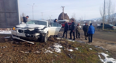 Erzurum’da Buzlanma ve Sis Nedeniyle Trafik Kazası: 4 Yaralı