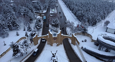 Erzurum'da gün boyu etkili olan yağışla kar kalınlığı 20 santimetreye ulaştı
