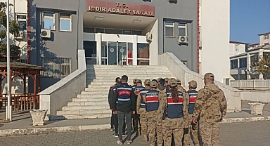 Iğdır'da düzenlenen operasyonda, 1.3 milyon TL değerinde kaçak botoks ve uyuşturucu hap ele geçirildi. 4 şüpheli tutuklandı.