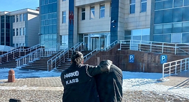 Kars'ta yolcu otobüsünde uyuşturucuyla yakalanan zanlı tutuklandı