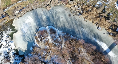 Van'da Deli Çayı kısmen dondu