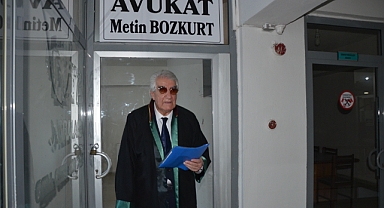 Emekli öğretmen 79 yaşında hukuk fakültesini bitirip avukatlık hayaline kavuştu