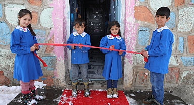 Öğrenciler tadilatına destek verdikleri ana sınıfının açılışını da yaptı