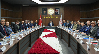 Cumhurbaşkanı Yardımcısı Yılmaz, Bingöl UMKE Operasyon ve Lojistik Merkezini ziyaret etti: