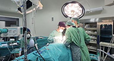 Doktorun dikkatiyle dudak kanseri olduğunu öğrenen hasta ameliyatla sağlığına kavuştu