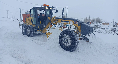 IĞDIR'DA KARLA MÜCADELE ÇALIŞMALARI SÜRÜYOR