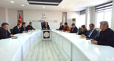 Iğdır İl Milli Eğitim Müdürü Aziz Gün, Haftalık Değerlendirme Toplantısı Düzenledi