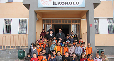 İl Milli Eğitim Müdürü Aziz Gün, Mareşal Fevzi Çakmak ve Mevlana İlkokulları'nı Ziyaret Etti