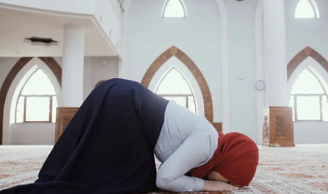 Öğle namazı nasıl kılınır? Öğle namazı kaç rekat? Öğle namazı kılınışı Diyanet bilgileri...