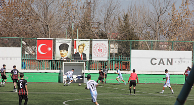 Genç Erkekler ve Kızlar Futbol Grup Maçları Iğdır'da Oynandı