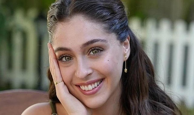 Leyla kimdir? Cemre Baysel kaç yaşında, hangi dizilerde oynadı? - Son Dakika Magazin Haberleri