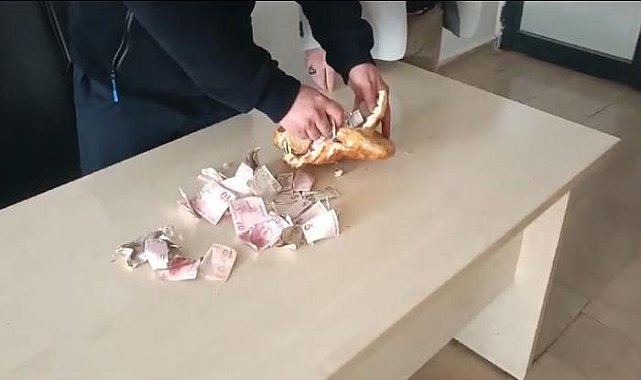 Zabıta denetiminde ortaya çıktı! Dilenciler Ramazan pidesinin içine para sakladı