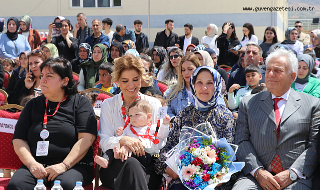 Elazığ'da Çocuklar Gülsün Diye Derneği öncülüğünde yaptırılan anaokulu açıldı