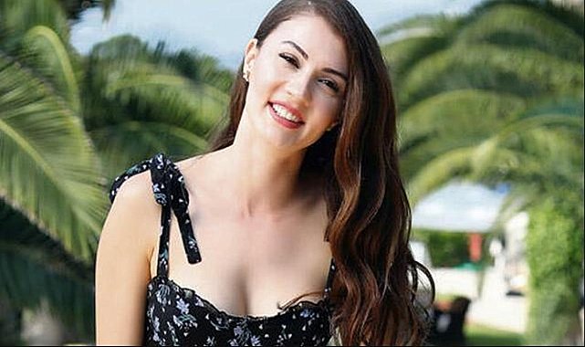 Burcu Özberkin Derin Sırt Dekoltesi Sosyal Medyada Olay Oldu! - Magazin Haberleri