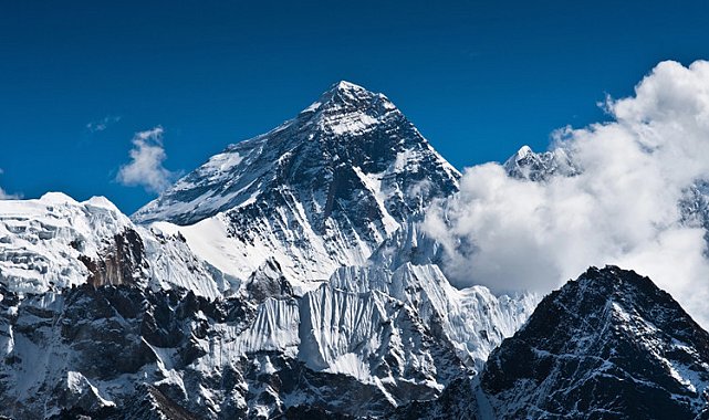Everest’e dronlu temizlik