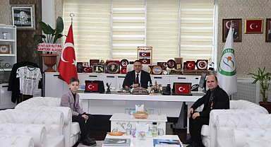 Gazi ile Oğlu Bedirhan’dan Rektör Gürel’e Şiir Dolu Ziyaret