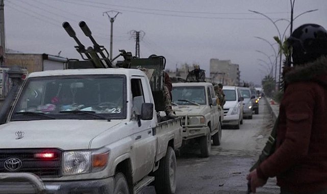 Suriye'de sahada şu an ne oluyor? YPG panikte: Elebaşı herkesle görüşüyor - Dünyadan Haberler CNN Türk | Video