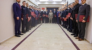 Emniyet Personeline Başarı Belgesi Takdimi