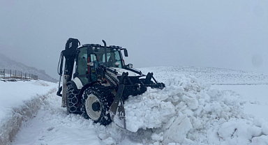 Canderviş Köy Yolunda Karla Mücadele Çalışmaları Sürüyor