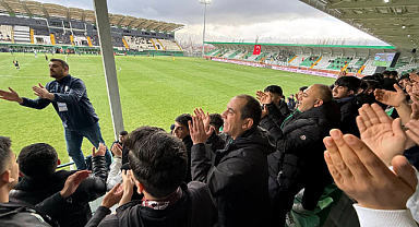Vali Taşolar Tribünde Desteklemesine Rağmen Iğdırspor Sahadan Mağlup Ayrıldı