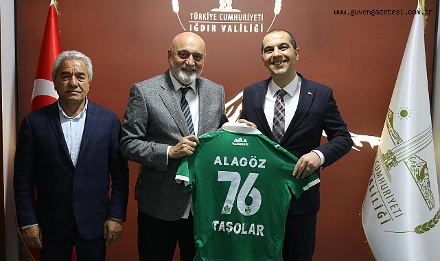 Alagöz Holding Iğdır Futbol Kulübü yönetimi, Iğdır Valisi M. Fırat Taşolar'ı makamında ziyaret etti