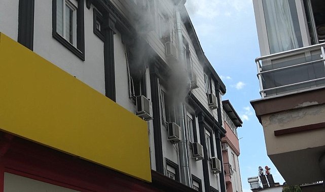 Antalya'da apartman dairesindeki yangın korkuttu: 5 kişi tedbir amaçlı hastaneye götürüldü