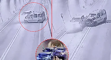 Artvin'de feci kaza! Hafif ticari araç ile kamyonet kafa kafaya geldi: 7 kişinin yaralandığı korku dolu dakikalar kamerada…