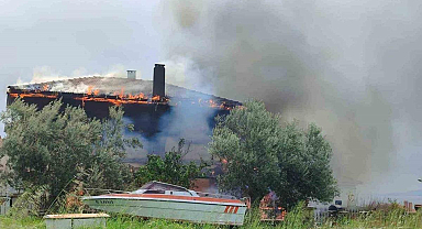 Ayvacık'ta villa yangını