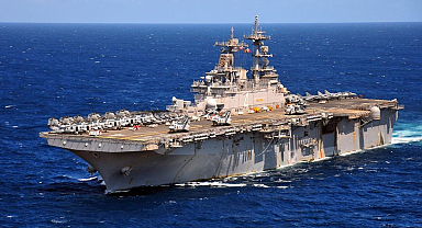 Bir yandan müzakere bir yandan askeri yığınak: ABD savaş uçakları ve uçak gemileriyle bölgeye hareket ediyor