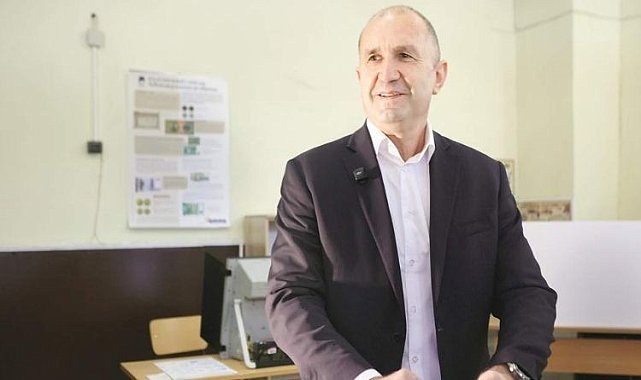 Bulgaristan 5 yılda 8'inci kez sandığa gitti… Radev'den ezici zafer
