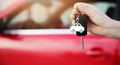 EMEKLİLERE ÖTVSİZ ARAÇLAR LİSTESİ 2026 | Emekliye ÖTV'siz Araç Düzenlemesi Meclis'ten Geçti Mi? ÖTV Muafiyeti İçin Gözler TBMM'de!