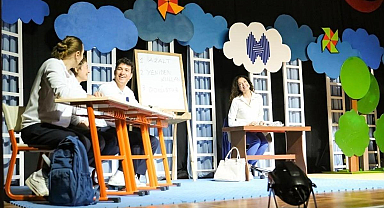 Halkbank Çocuk Tiyatrosu Türkiyeyi dolaşmayı sürdürüyor