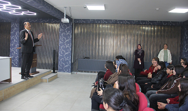 Iğdır’da “Teknoloji ve Sağlıklı Yaşam” Söyleşisi Düzenlendi