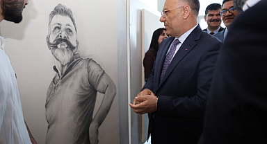 Iğdır Üniversitesinde Karakalem Sergisi Açıldı