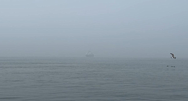 İstanbul'da sis etkili oluyor; gemi trafiği askıya alındı