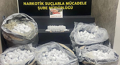 İzmir'de durdurulan araçtan 156 bin uyuşturucu hap çıktı