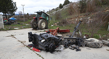 Kastamonu'da hafif ticari araç ile traktör çarpıştı: 5 yaralı