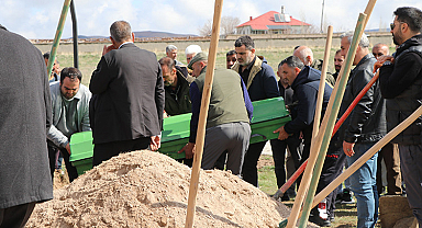 Köpeklerin saldırısında hayatını kaybeden küçük Hamza, toprağa verildi
