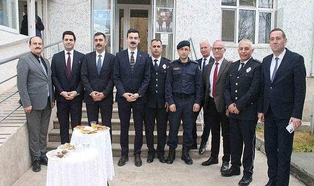Manyas'ta polis haftası kapsamında pasta kesildi