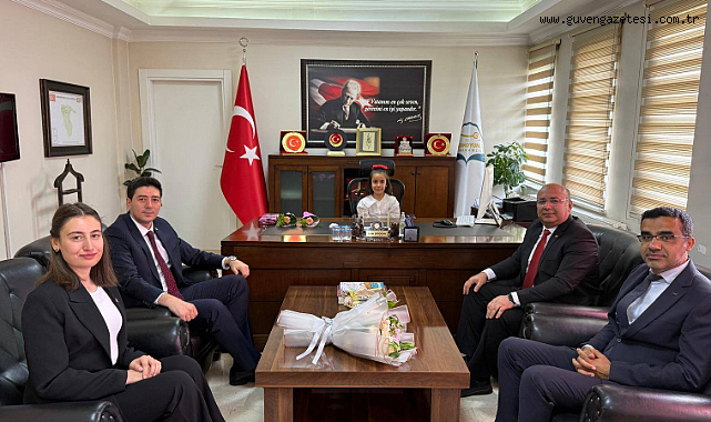 Minik Kaymakam Defne Göreve El Koydu