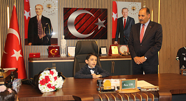 Miniklerden İl Müdürü Aziz Gün’e 23 Nisan Ziyareti