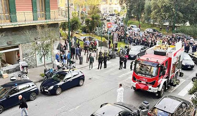 Napoli'de film gibi soygun! 25 kişi rehin alındı