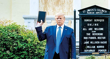 Papa ile kavga eden Trump Oval Ofis'te İncil okuyacak