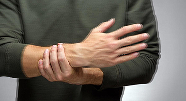 Parkinson'da umut veren gelişme! Ameliyatsız yöntemle titreme durdurulabiliyor